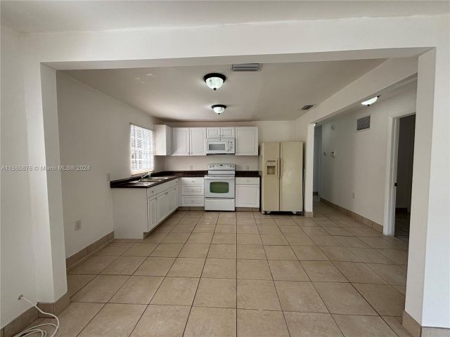 Продажа дома по адресу 412 NW 95th St - фото 5481112