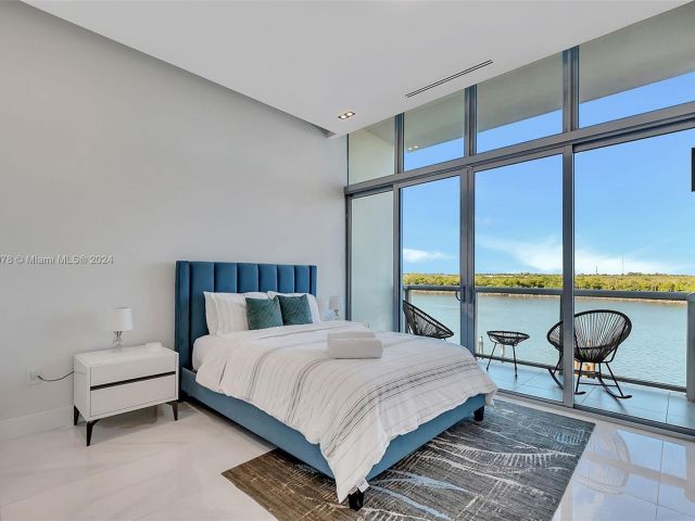 Продажа дома по адресу 2870 N Ocean Dr - фото 5152646