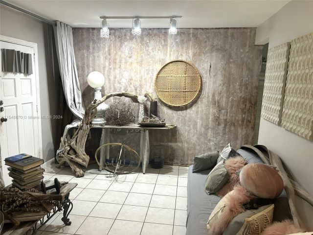 Продажа дома по адресу 460 NE 110th St - фото 5151485