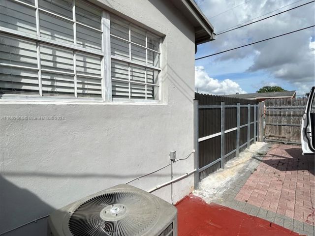 Продажа дома по адресу 8875 SW 34th St - фото 5187848