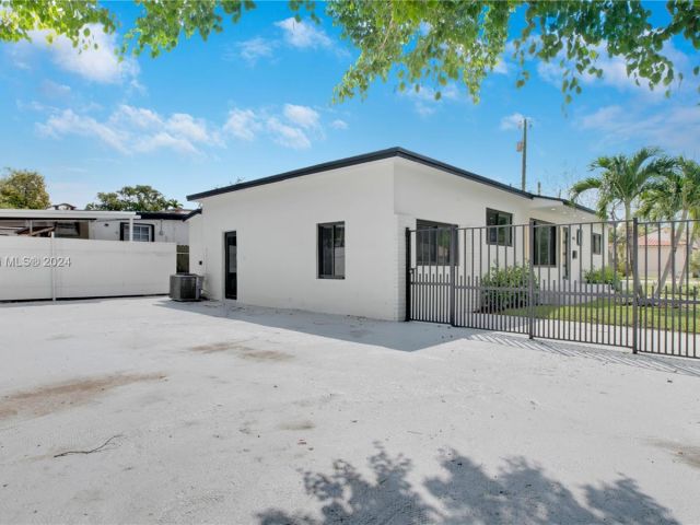 Продажа дома по адресу 1937 SW 16 Ave - фото 5371153