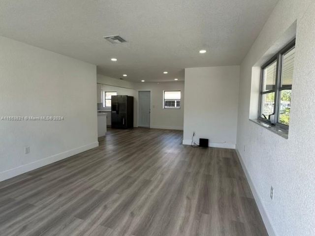 Продажа дома по адресу 11650 NW 8th Ave - фото 5388319