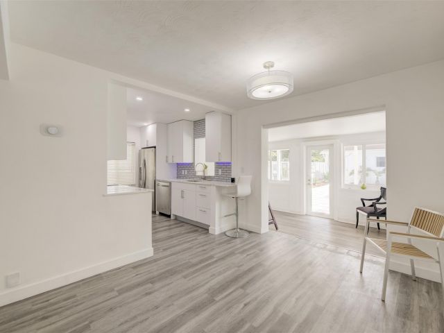 Продажа дома по адресу 638 SW 5th Ave - фото 5174176