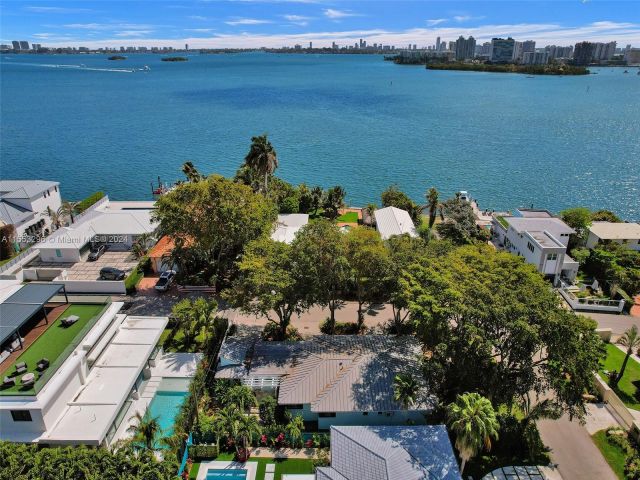 Продажа дома по адресу 8800 N Bayshore Dr - фото 5187079