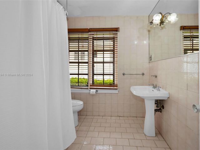 Продажа дома по адресу 2618 Alhambra Cir - фото 5194423