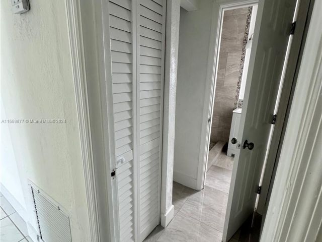 Продажа дома по адресу 271 SW 69th Ave - фото 5411376