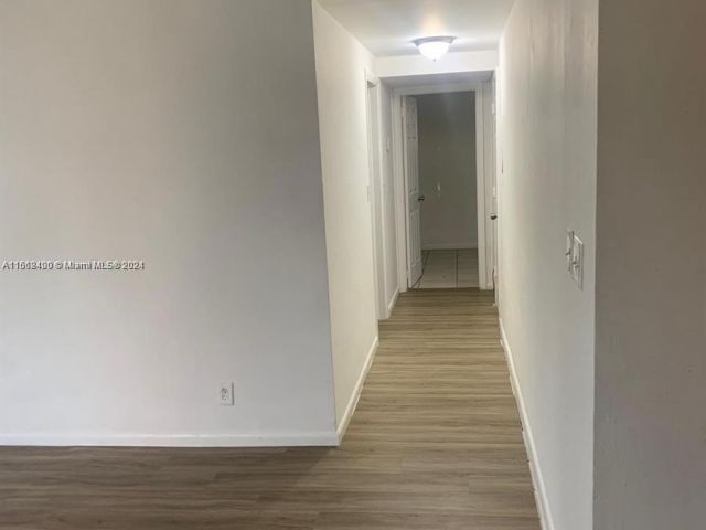 Продажа дома по адресу 411 SW 22nd Ave - фото 5327130