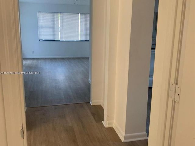 Продажа дома по адресу 411 SW 22nd Ave - фото 5327131