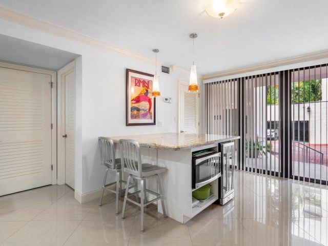 Продажа дома по адресу 2155 S Ocean Boulevard 7 - фото 5224772