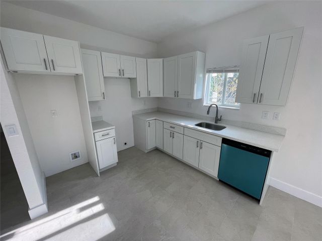 Продажа дома по адресу 1701 NW 9th St - фото 5227078