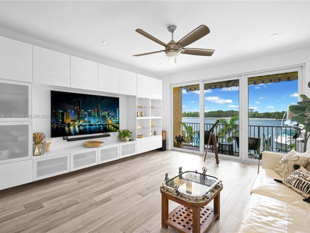 Продажа дома по адресу 4234 N Ocean Dr - фото 5365527