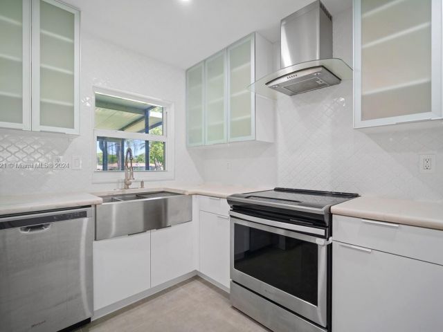 Продажа дома по адресу 13721 N Miami Ave - фото 5468795