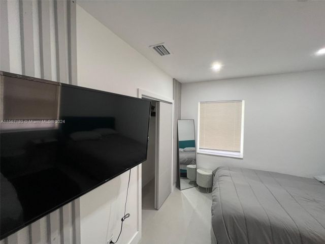 Продажа дома по адресу 14101 NW 1st Ave - фото 5253446