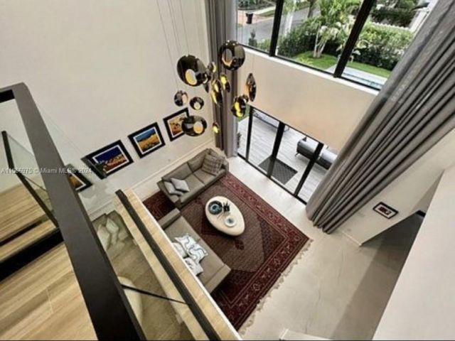 Продажа дома по адресу 409 NE 17th Ave - фото 5268993