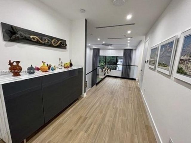 Продажа дома по адресу 409 NE 17th Ave - фото 5268998