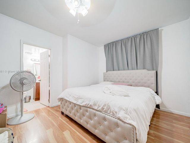 Продажа дома по адресу 627 SW 11th Ave - фото 5270819