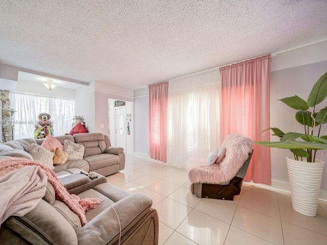 Продажа дома по адресу 627 SW 11th Ave - фото 5270826