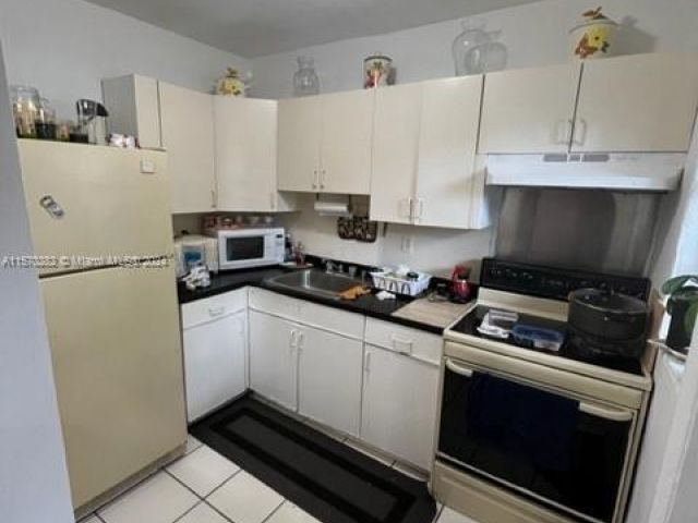 Продажа дома по адресу 7373 SW 6th St - фото 5278663