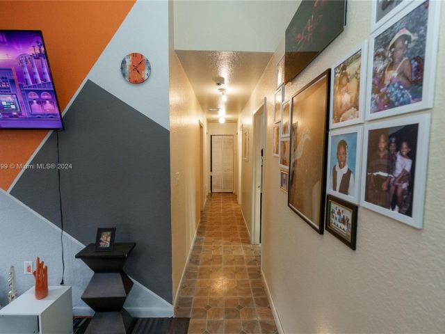 Продажа дома по адресу 2156 NW 70th St - фото 5462080