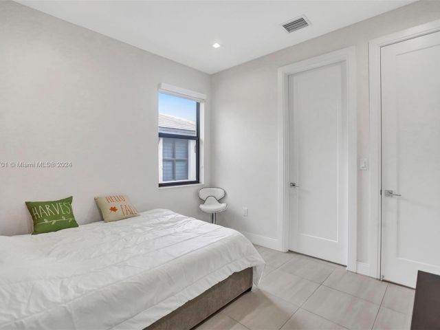 Продажа дома по адресу 8281 NW 48th St - фото 5283423