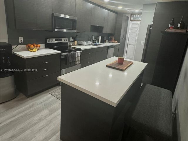 Продажа дома по адресу 611 NW 17th St - фото 5296144