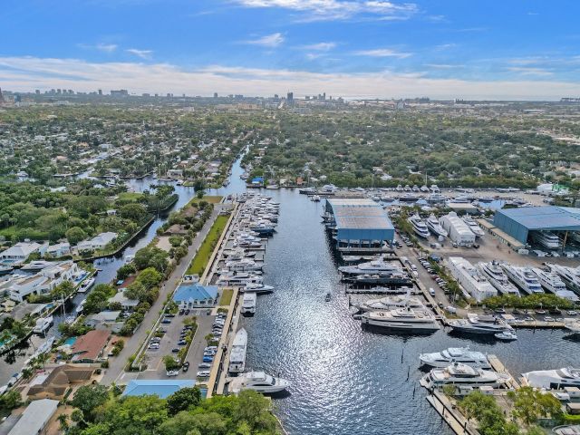 Продажа дома по адресу 1513 SW 18th Ave - фото 5329951