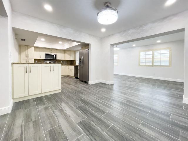 Продажа дома по адресу 9500 Johnson St - фото 5331054