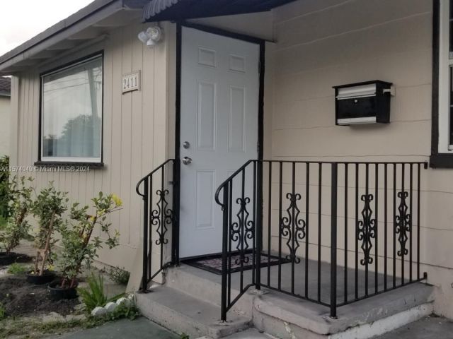 Продажа дома по адресу 2411 Johnson St - фото 5851464