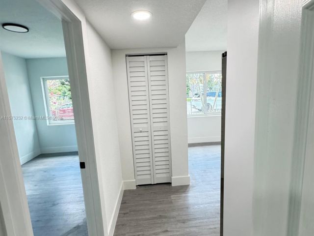 Продажа дома по адресу 1851 NW 64th St - фото 5325602