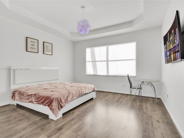 Продажа дома по адресу 2214 NE 41st Ave - фото 5323171