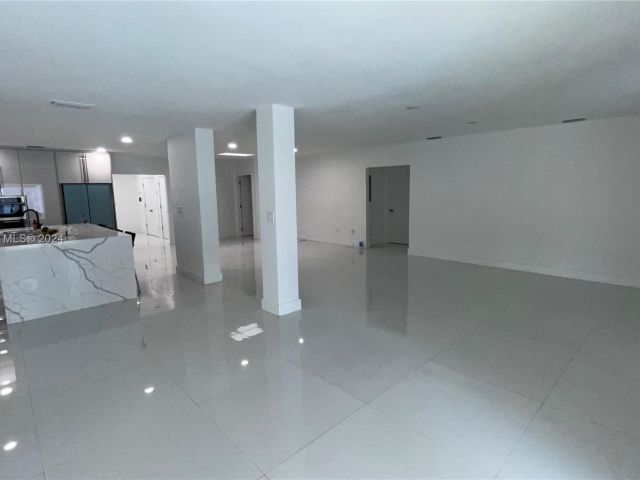 Продажа дома по адресу 400 SW 24th Rd - фото 5323952