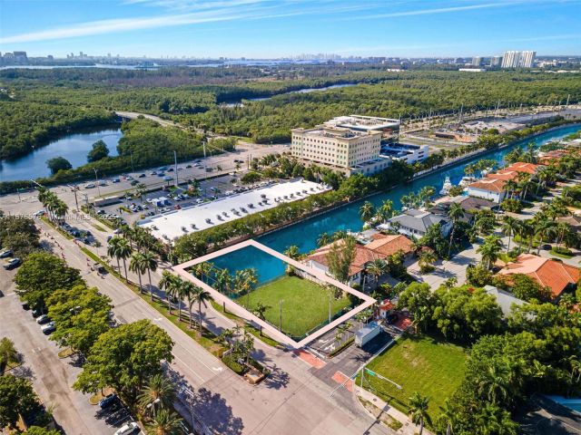 Продажа дома по адресу 3460 NE 164th St - фото 5581448