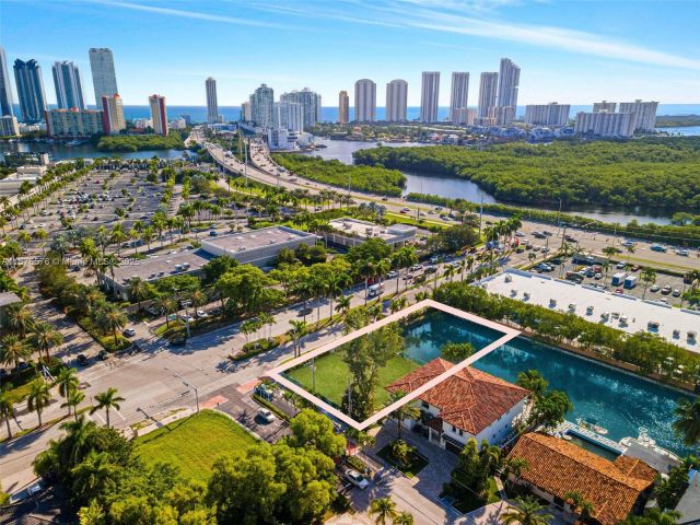 Продажа дома по адресу 3460 NE 164th St - фото 5581449