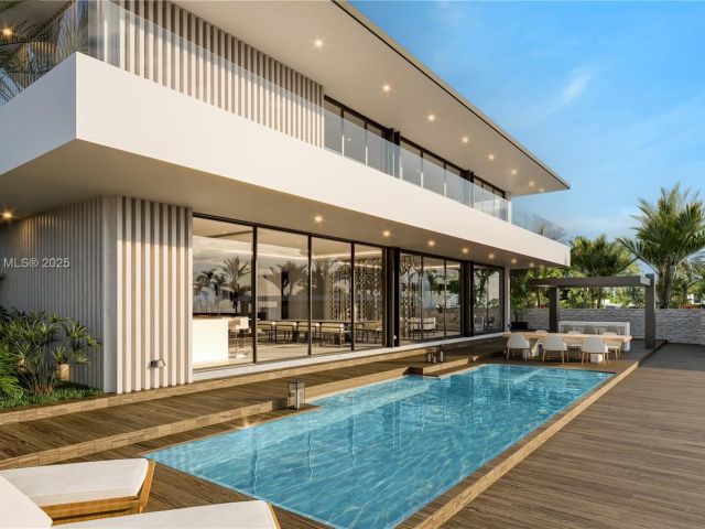 Продажа дома по адресу 3460 NE 164th St - фото 5581463