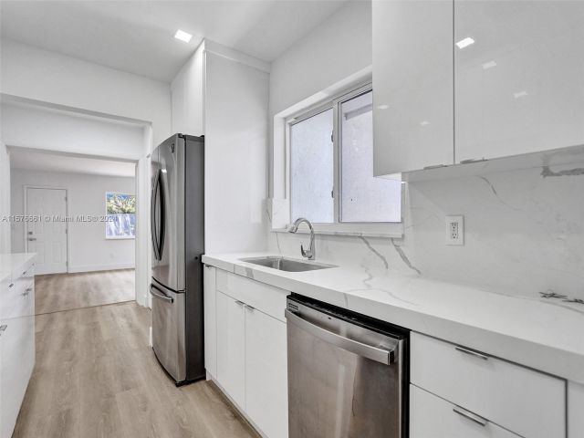 Продажа дома по адресу 1609 NW 7th Ter - фото 5327054