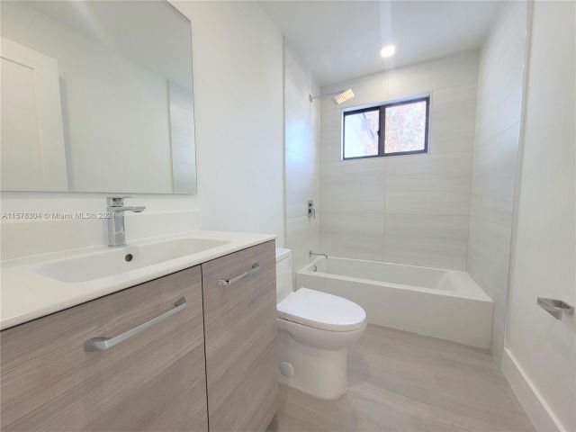 Продажа дома по адресу 535 NW 43rd St - фото 5340525