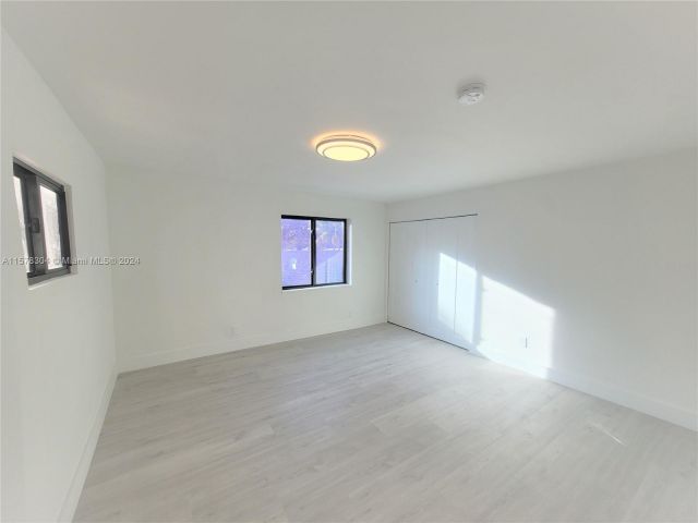 Продажа дома по адресу 535 NW 43rd St - фото 5340527