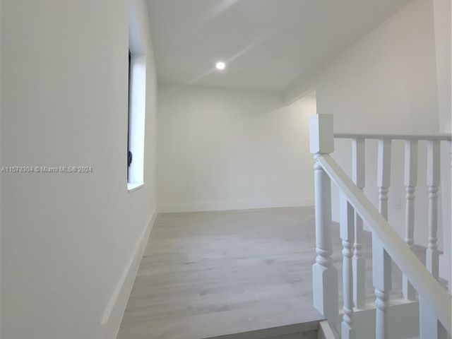 Продажа дома по адресу 535 NW 43rd St - фото 5340529