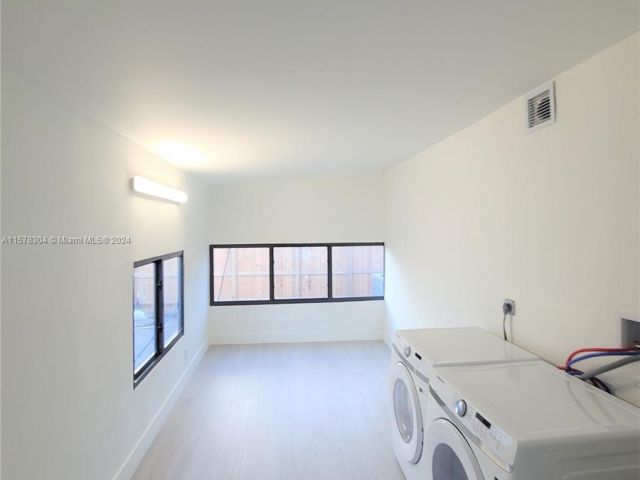 Продажа дома по адресу 535 NW 43rd St - фото 5340530