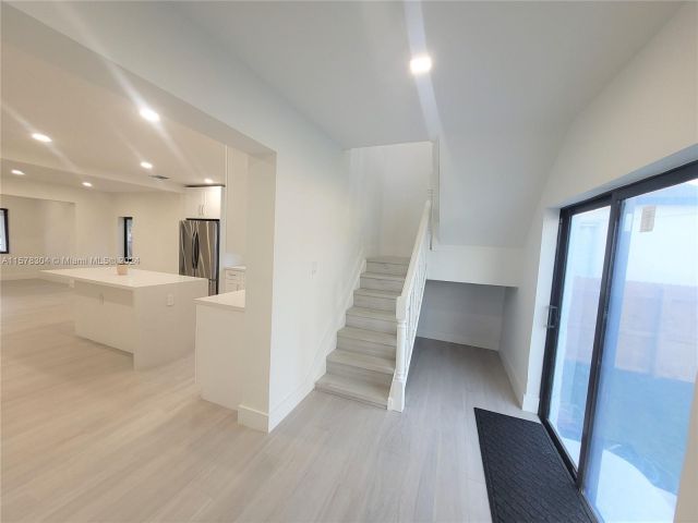 Продажа дома по адресу 535 NW 43rd St - фото 5340531