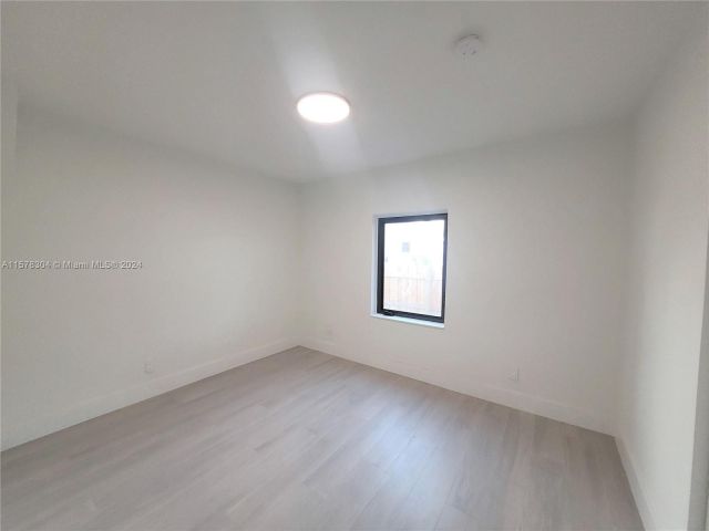 Продажа дома по адресу 535 NW 43rd St - фото 5340533