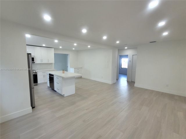 Продажа дома по адресу 535 NW 43rd St - фото 5340537