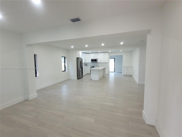 Продажа дома по адресу 535 NW 43rd St - фото 5340538