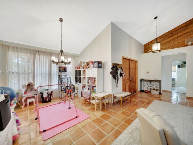 Продажа дома по адресу 16234 NW 1st St - фото 5343123