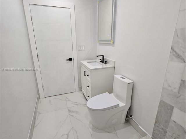 Продажа дома по адресу 6521 SW 44th St - фото 5346236