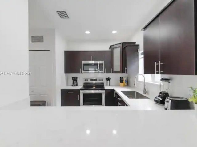 Продажа дома по адресу 8756 NW 22 Court - фото 5346261