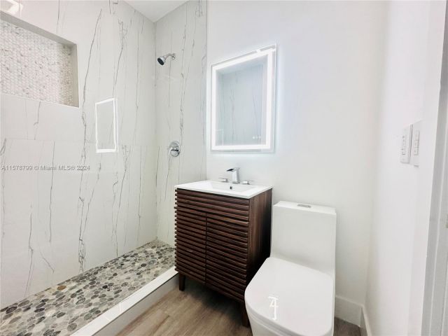 Продажа дома по адресу 12450 NW 15th Ave - фото 5347717