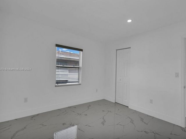 Продажа дома по адресу 2254 NW 58th St - фото 5349892