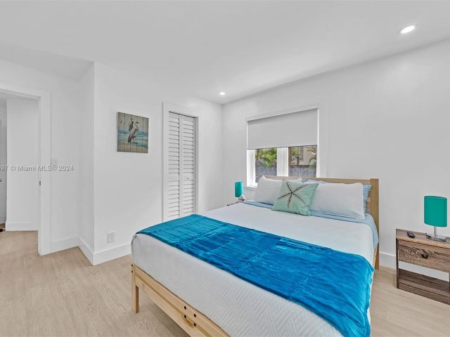 Продажа дома по адресу 1960 Riverside Dr - фото 5351357