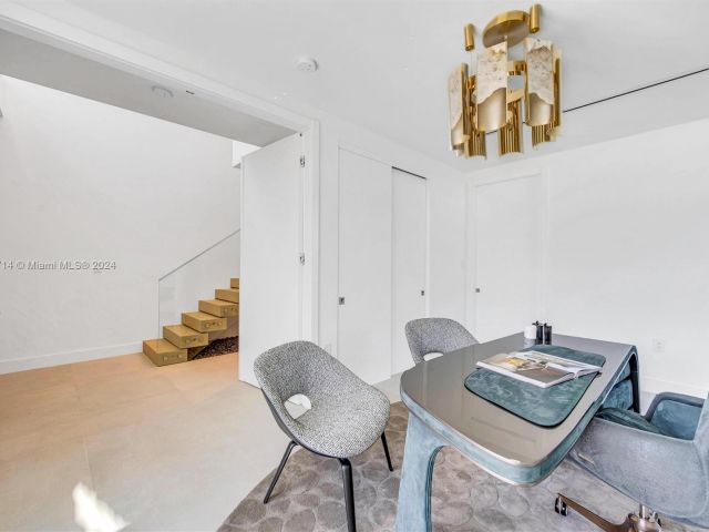 Продажа дома по адресу 545 W 49th St - фото 5354080